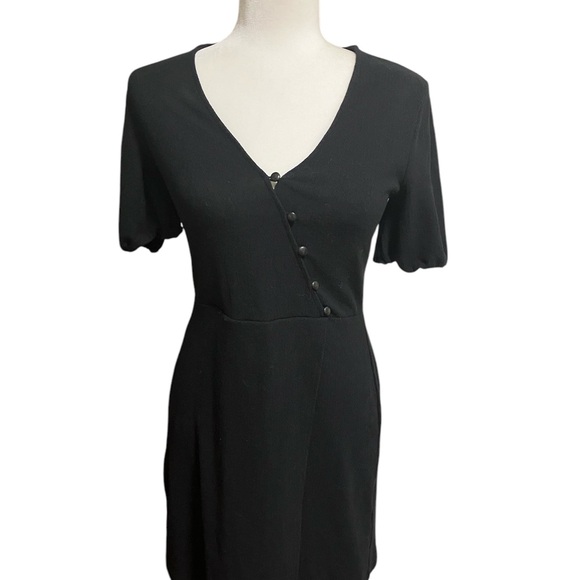 - Black Madewell Cross Front Button Dress. - Picture 1 of 9